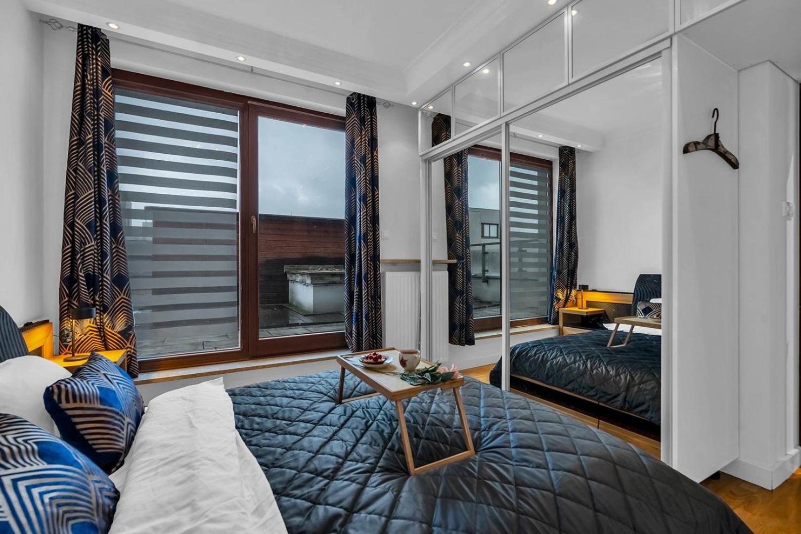 Sokratesa Business - 52m2 Terrace, Parking, Metro Nearby - By Rentujemy Apartament *