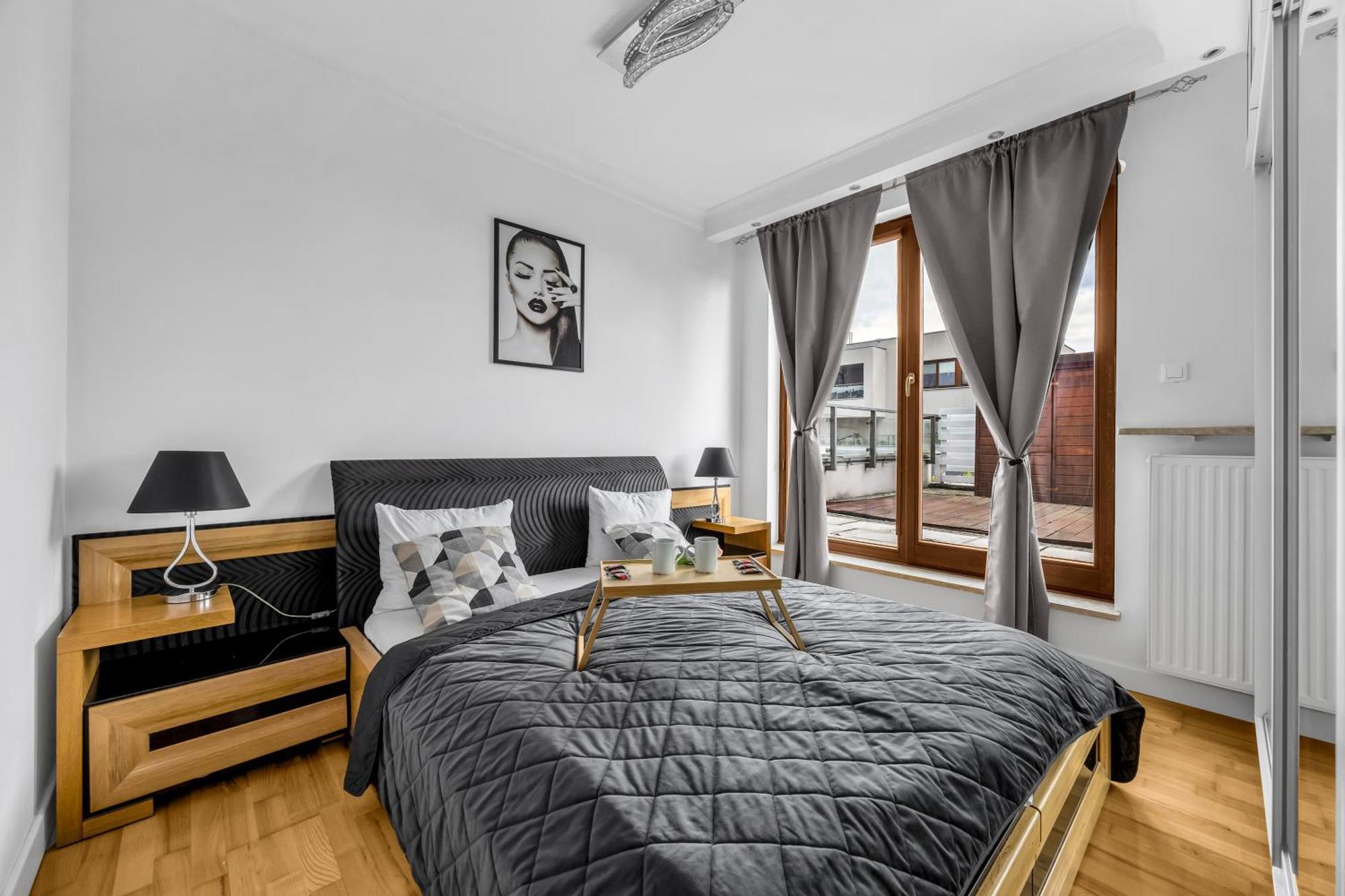 Sokratesa Business - 52m2 Terrace, Parking, Metro Nearby - By Rentujemy Apartament *