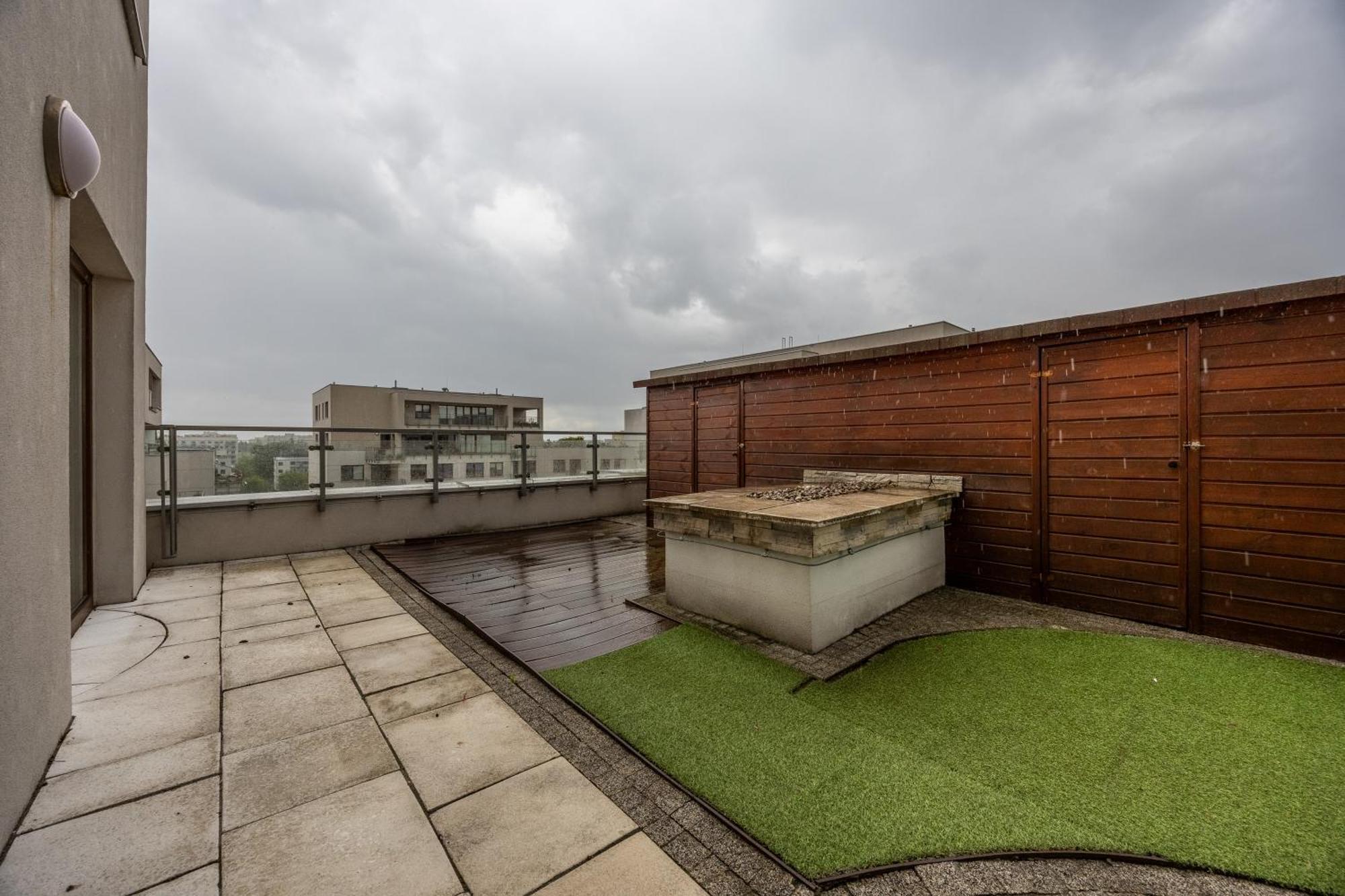 Sokratesa Business - 52m2 Terrace, Parking, Metro Nearby - By Rentujemy *