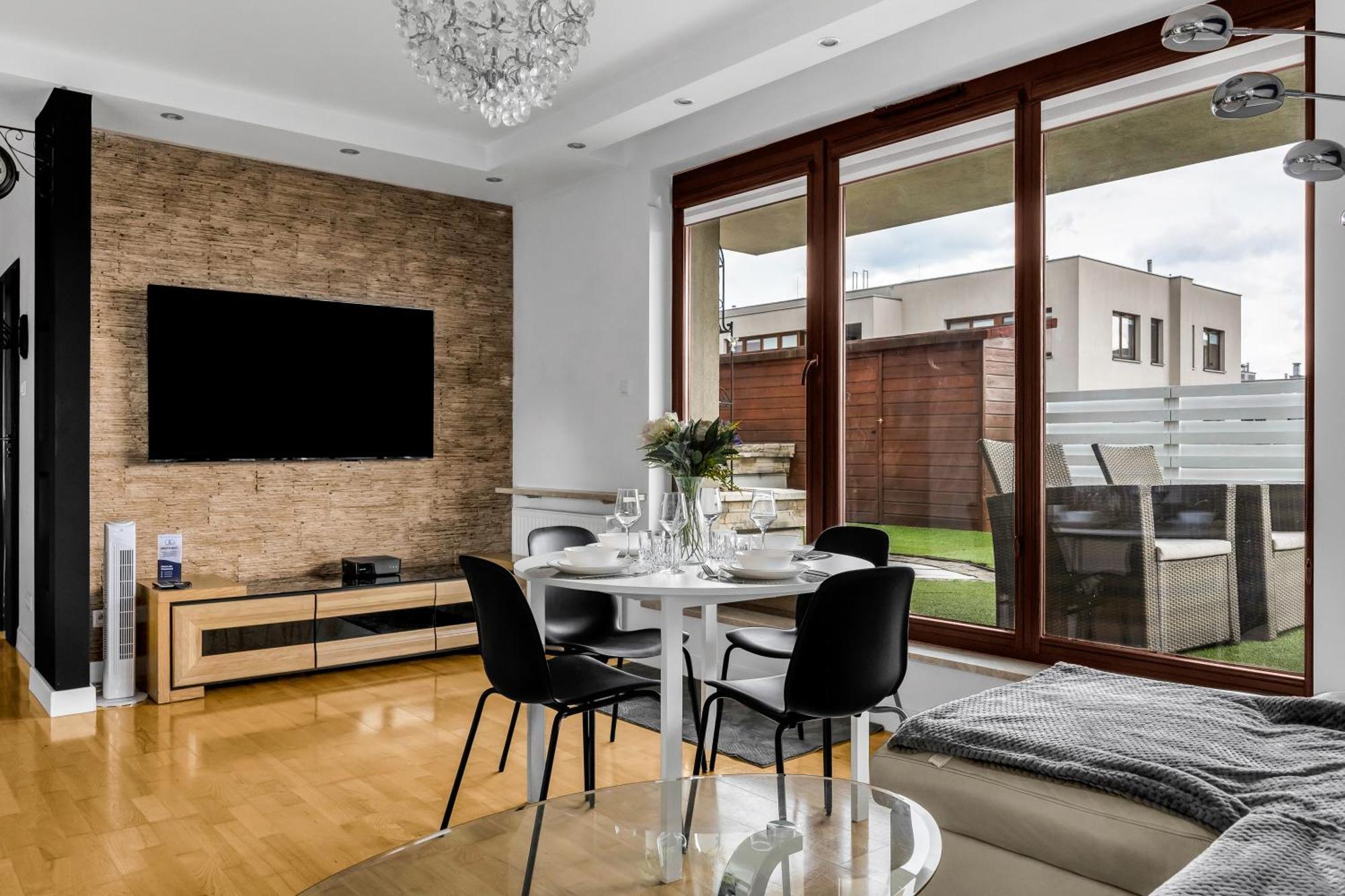 Sokratesa Business - 52m2 Terrace, Parking, Metro Nearby - By Rentujemy Warszawa