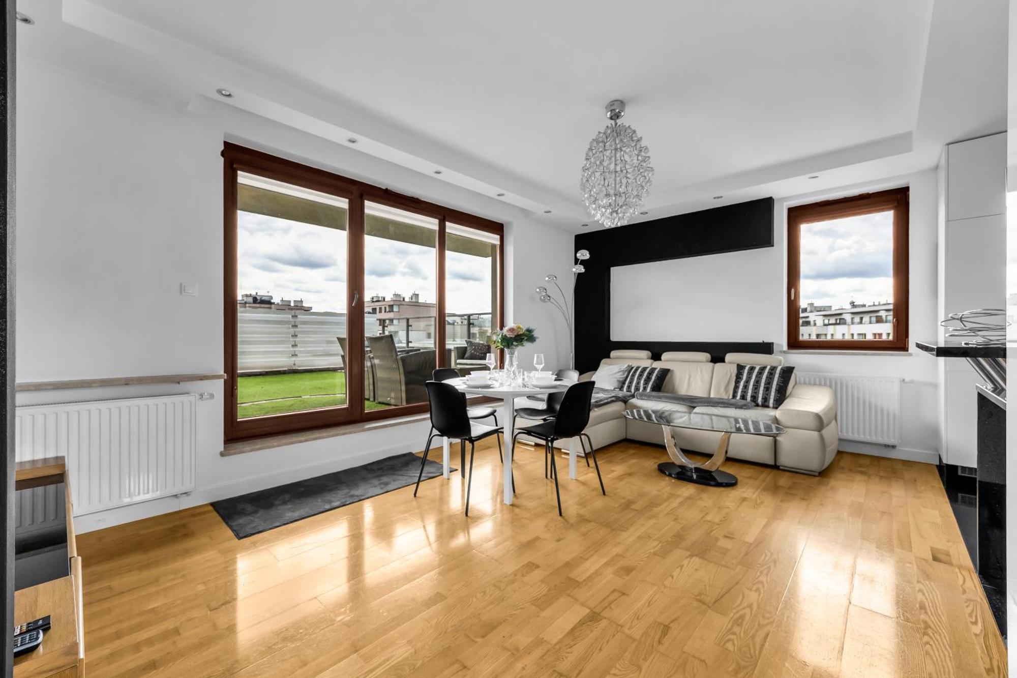 Sokratesa Business - 52m2 Terrace, Parking, Metro Nearby - By Rentujemy Apartament *