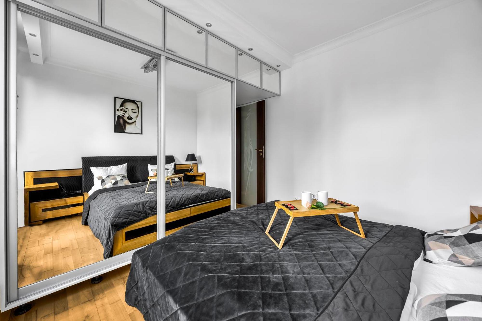 Apartament Sokratesa Business - 52m2 Terrace, Parking, Metro Nearby - By Rentujemy Warszawa