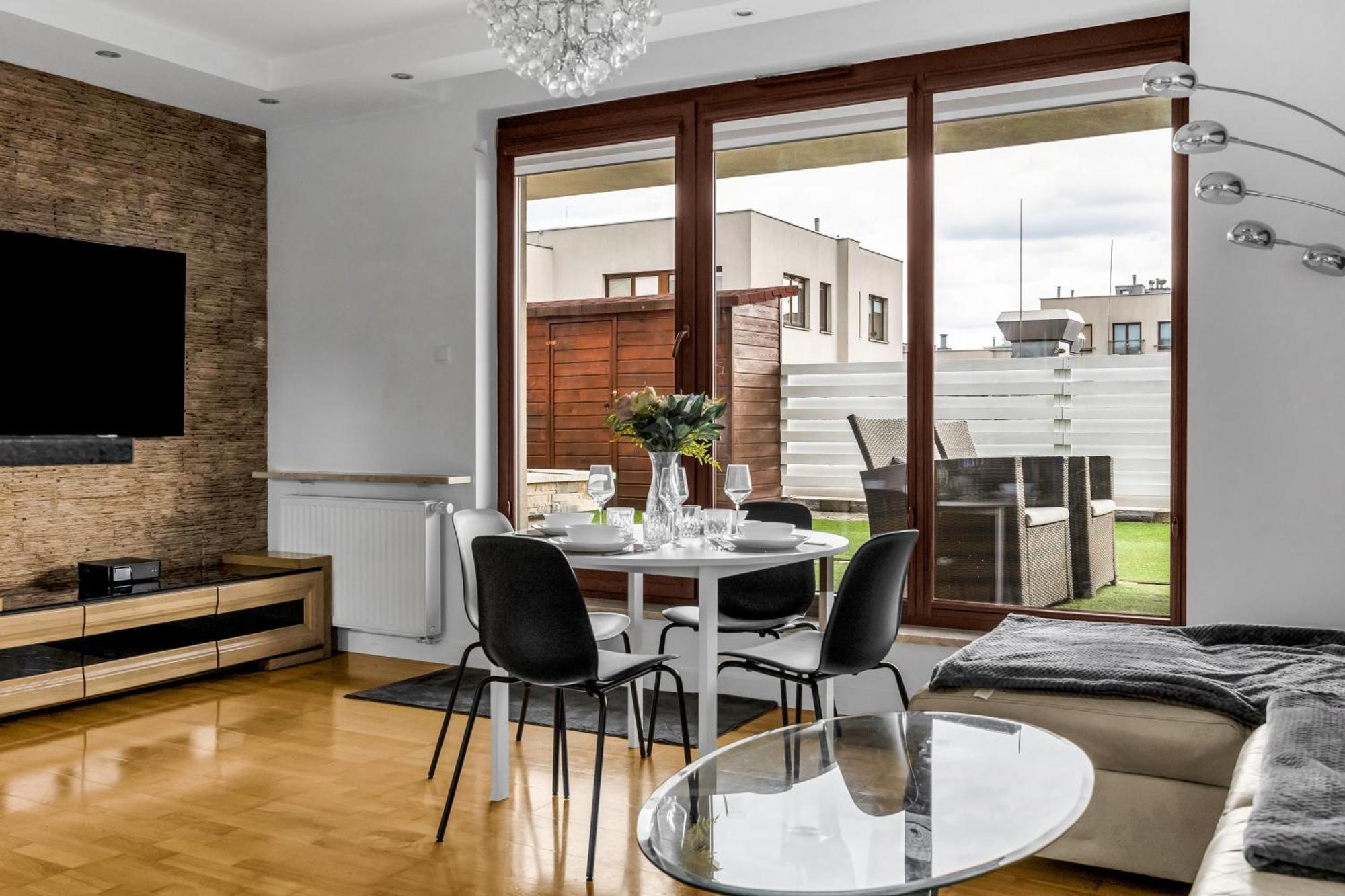 Sokratesa Business - 52m2 Terrace, Parking, Metro Nearby - By Rentujemy Apartament *