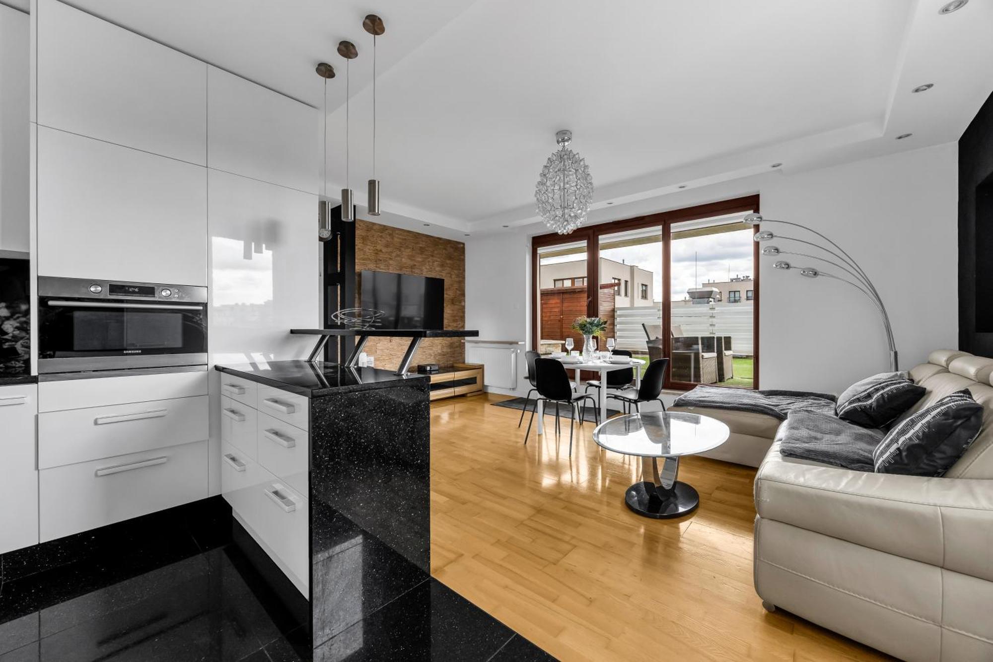 Apartament Sokratesa Business - 52m2 Terrace, Parking, Metro Nearby - By Rentujemy *